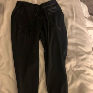 black under armour joggers